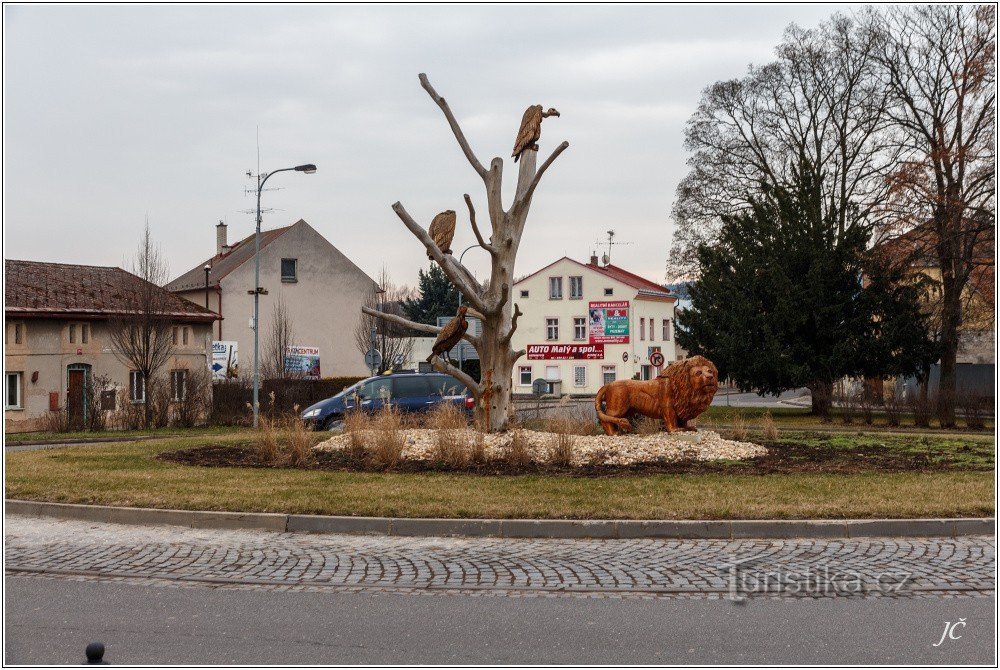 2-Dvůr Králové nad Labem, liikenneympyrä lähellä Labea