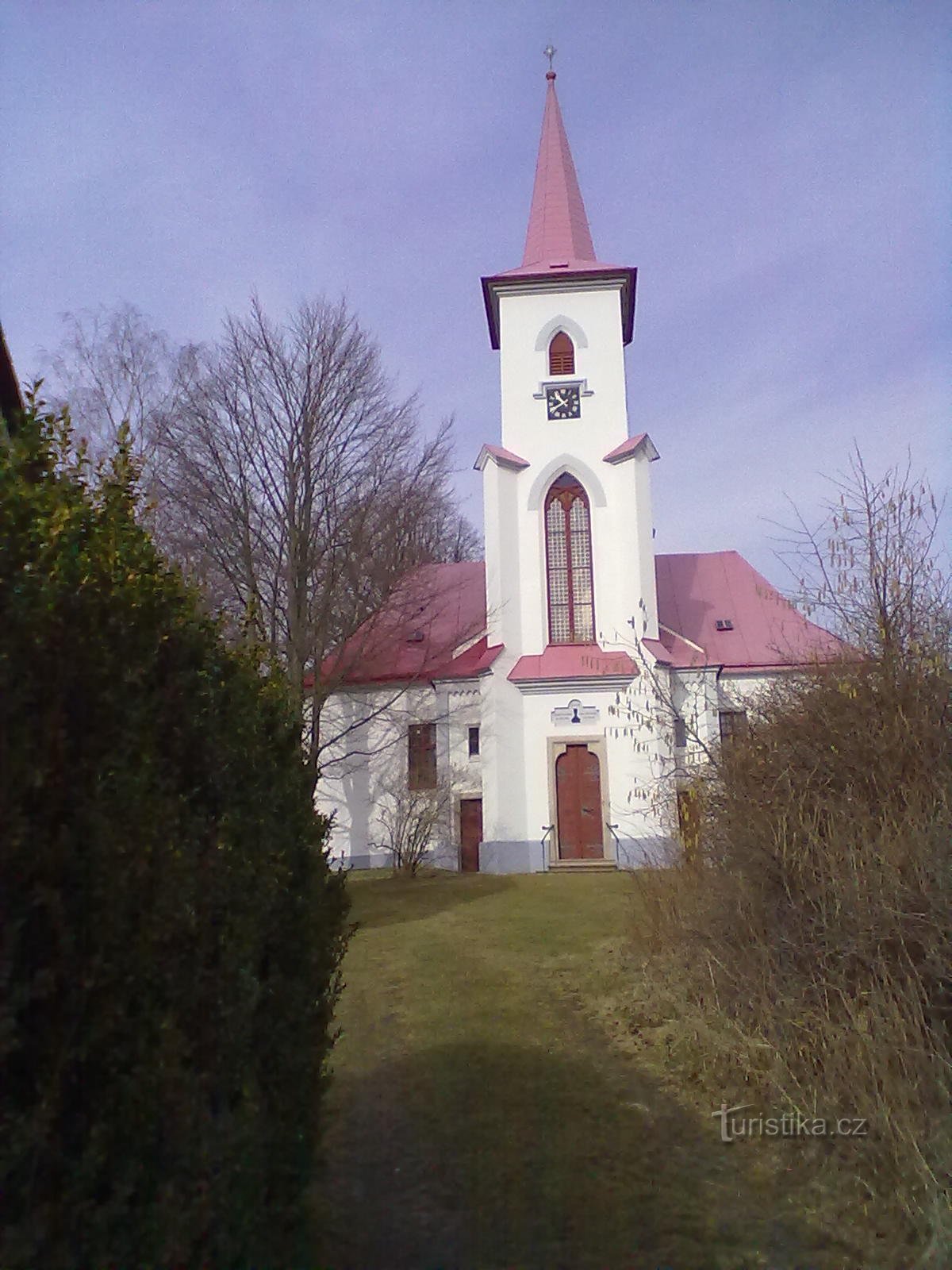2. 1785年からのモラフチの福音派教会。