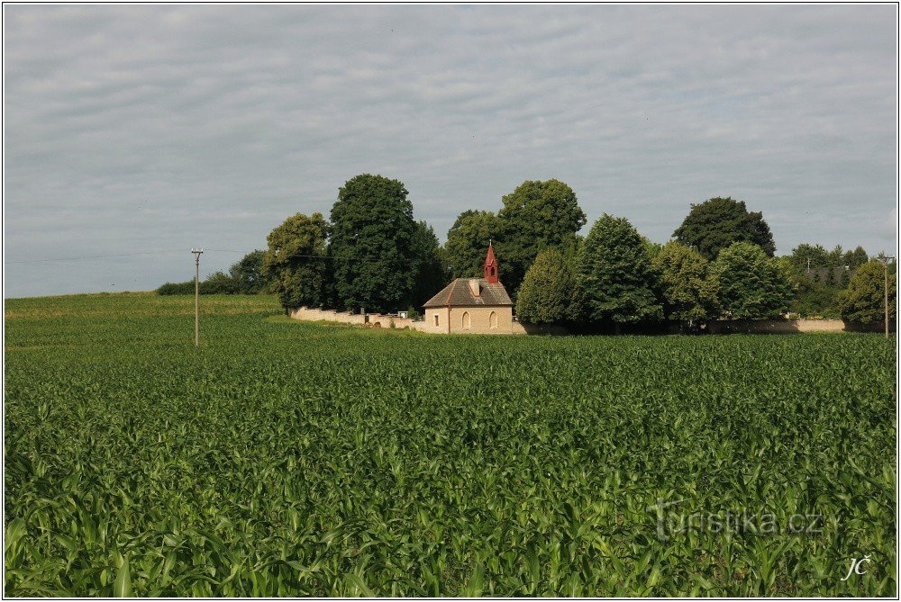 2-Begraafplaats met kapel boven Milovice