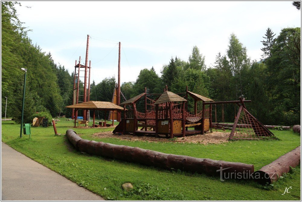 2-Parco giochi sotto Medvědín
