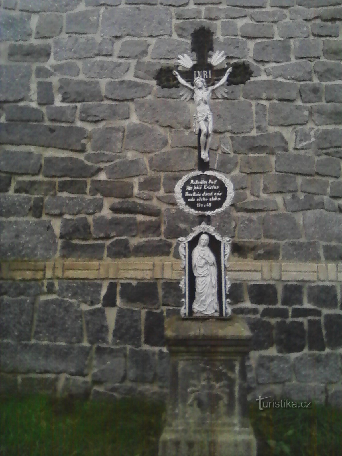 2. The cross in front of the chapel in Měšetice.