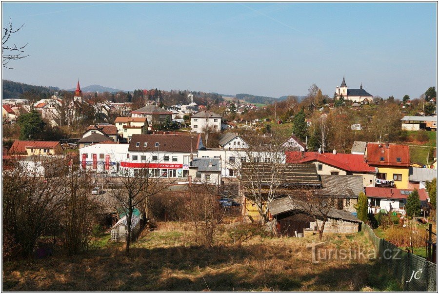 2-Kumburk và thị trấn nhìn từ nhà thờ gỗ