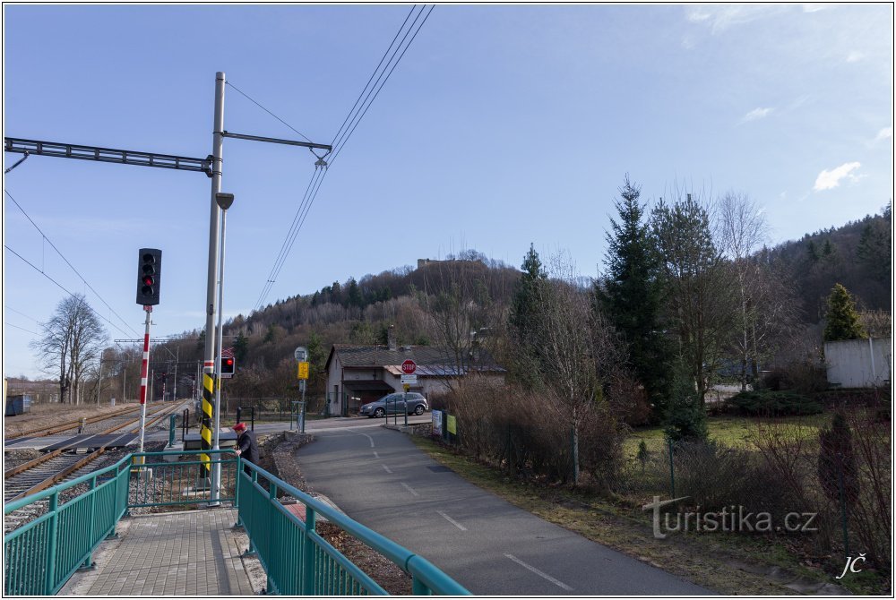 2-Lanšperk、電車の駅