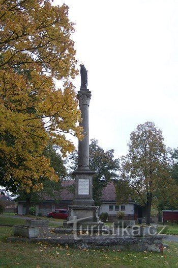 2. Marian column in Holany