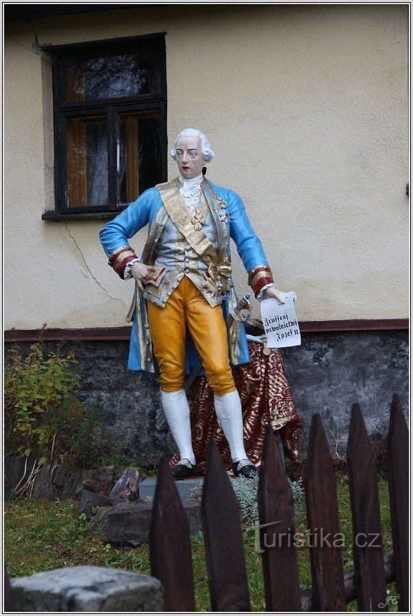 2-Markoušovice, estatua del emperador Josef II.