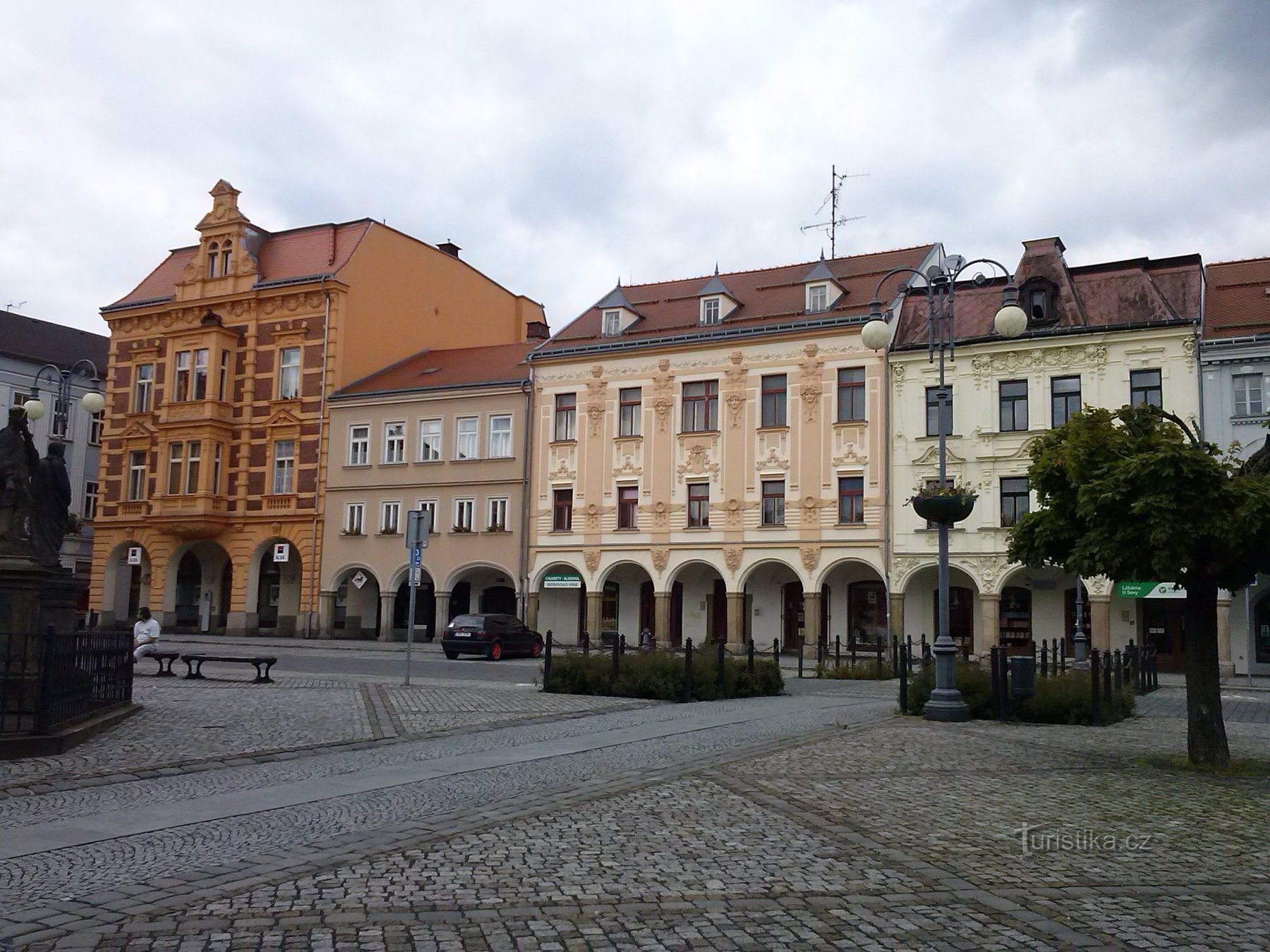 2. Moradias na praça