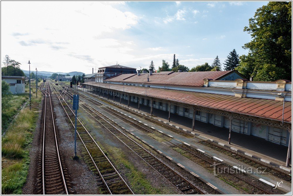 2-Intercity, järnvägsstation