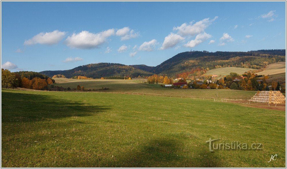 2-在 Ruprechtice 上方，Ruprechtický Špičák 在右边