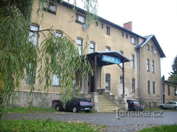 2. Järnvägsstation i Bakov nad Jizerou