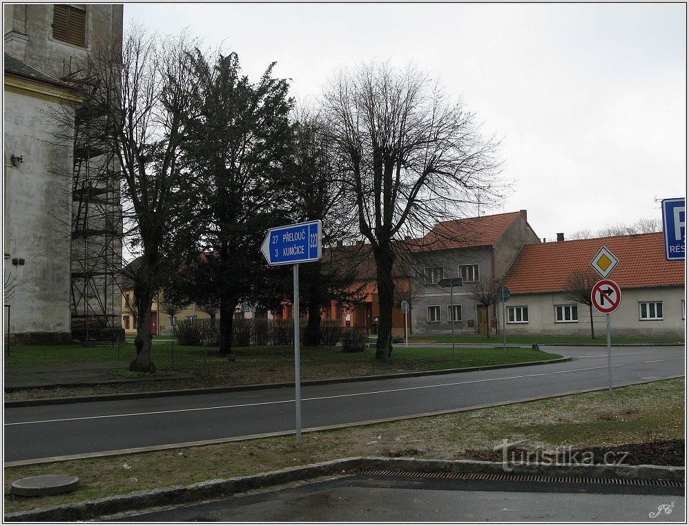 2-Nechanice, crossroads