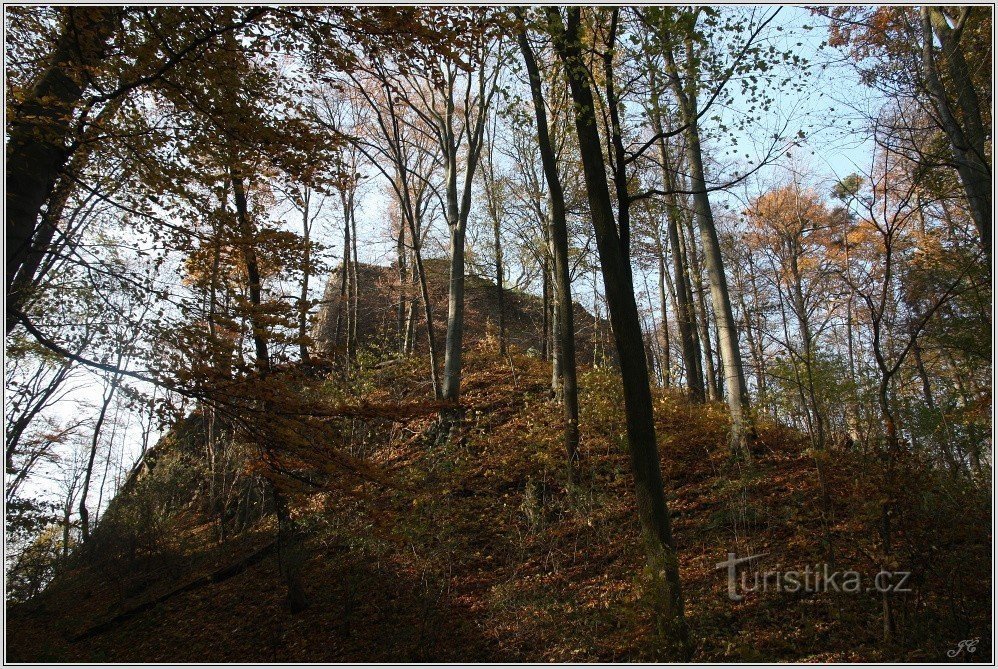 2-Neues Schloss vom rot markierten Weg bis zur Kateřin-Brücke