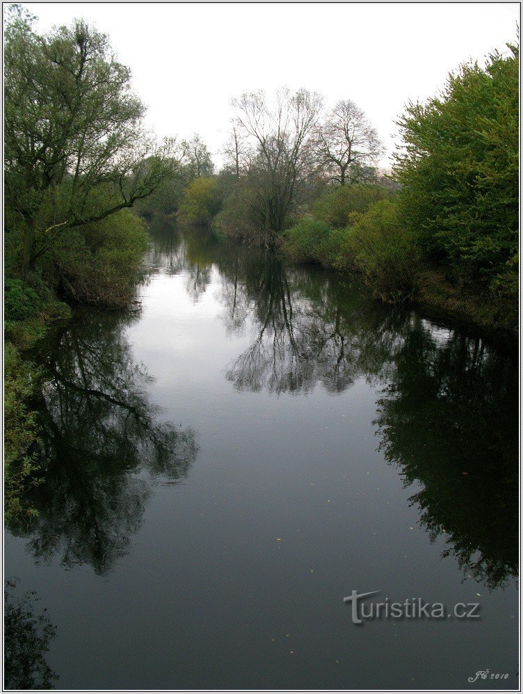 2-Týniště の後ろの Orlice