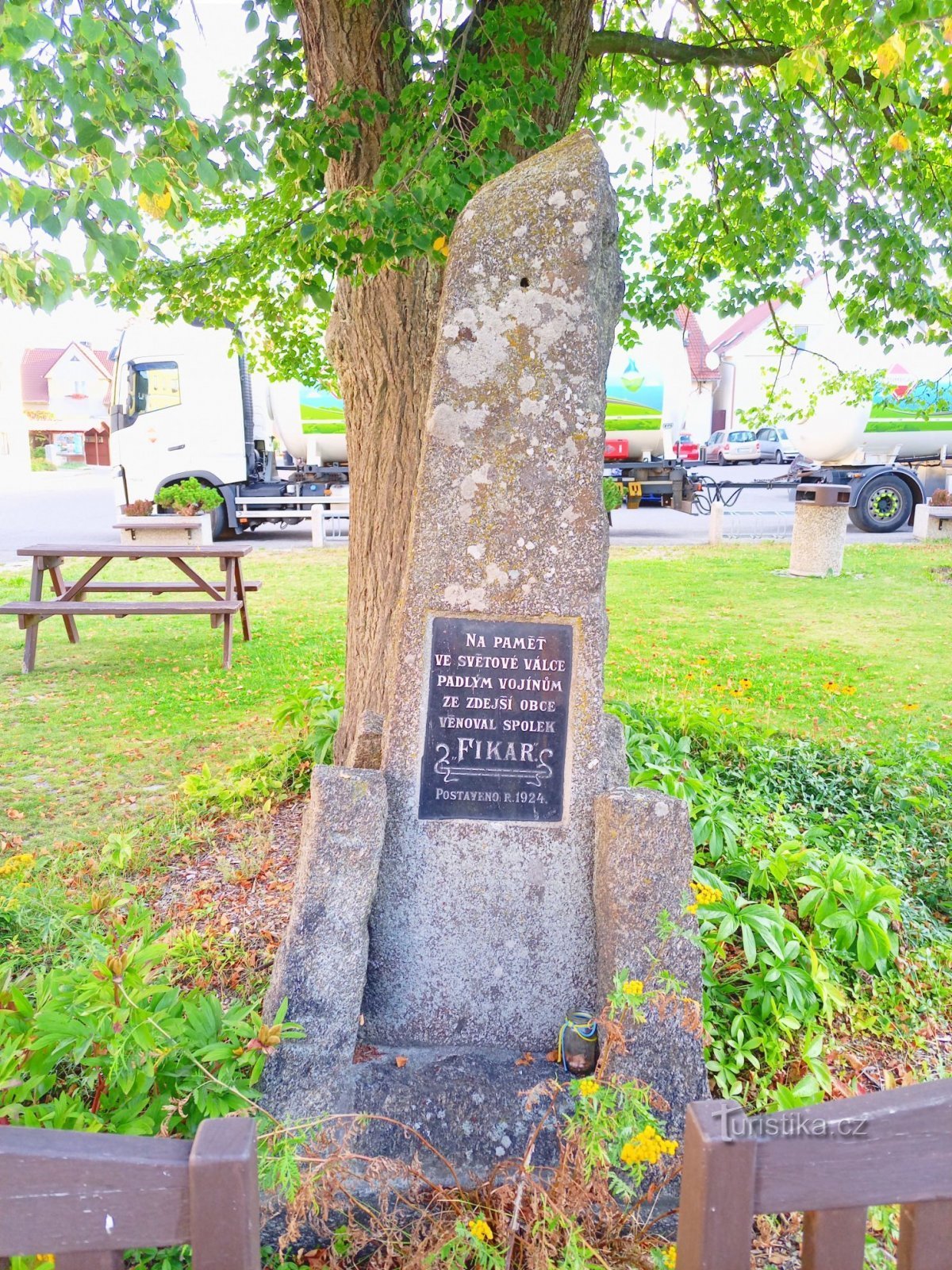 2. Denkmal für die Gefallenen in Nadějkov aus dem Jahr 1924