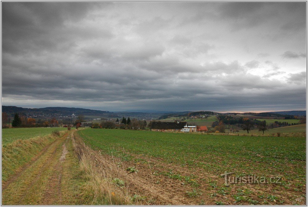 2-Uitzicht op Končín vanuit Sedmidómí