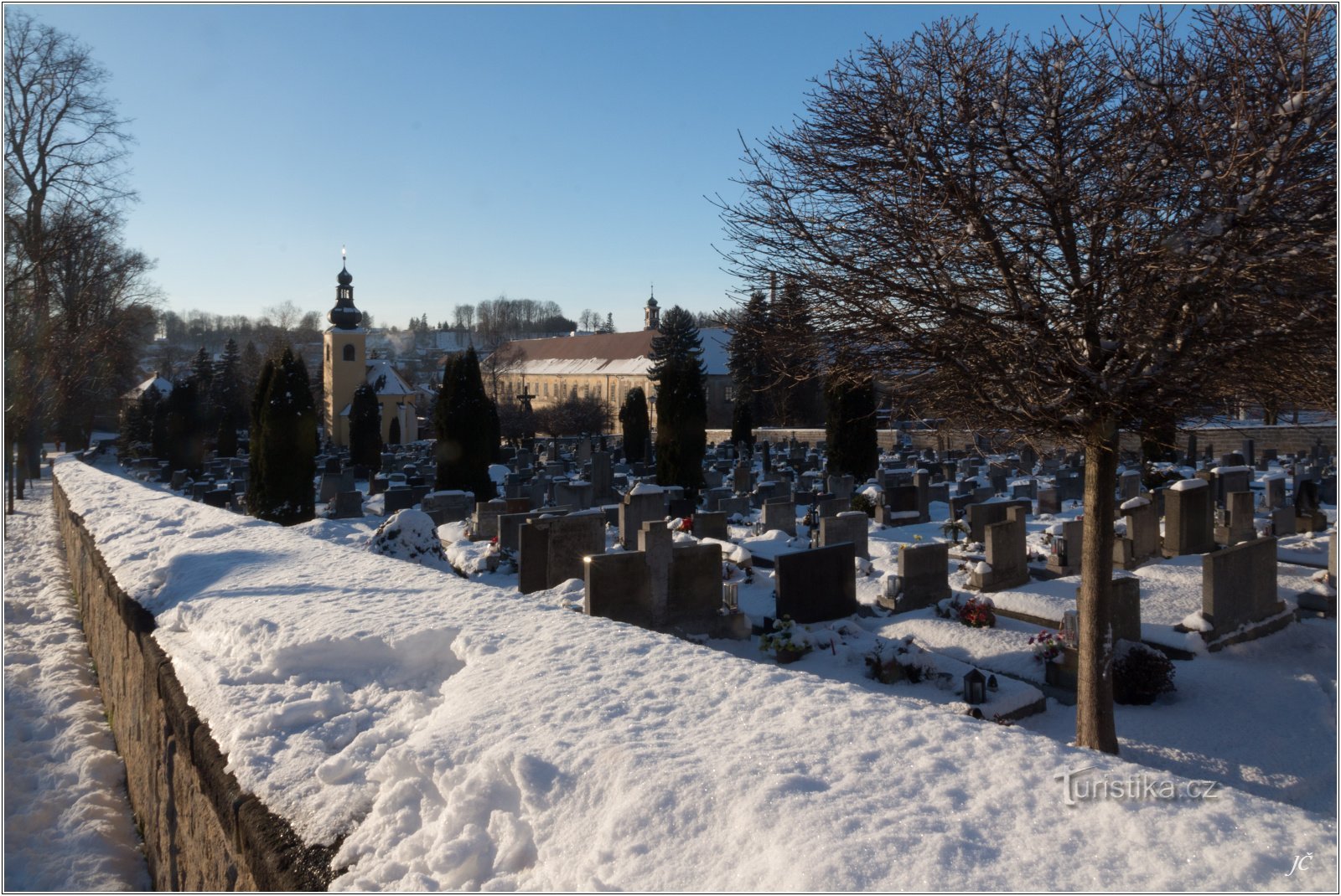 2-Police nad Metují, cimitero