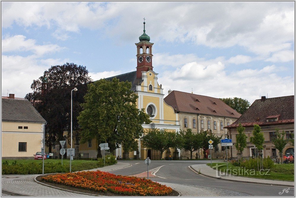 2-Police nad Metují, kolostor