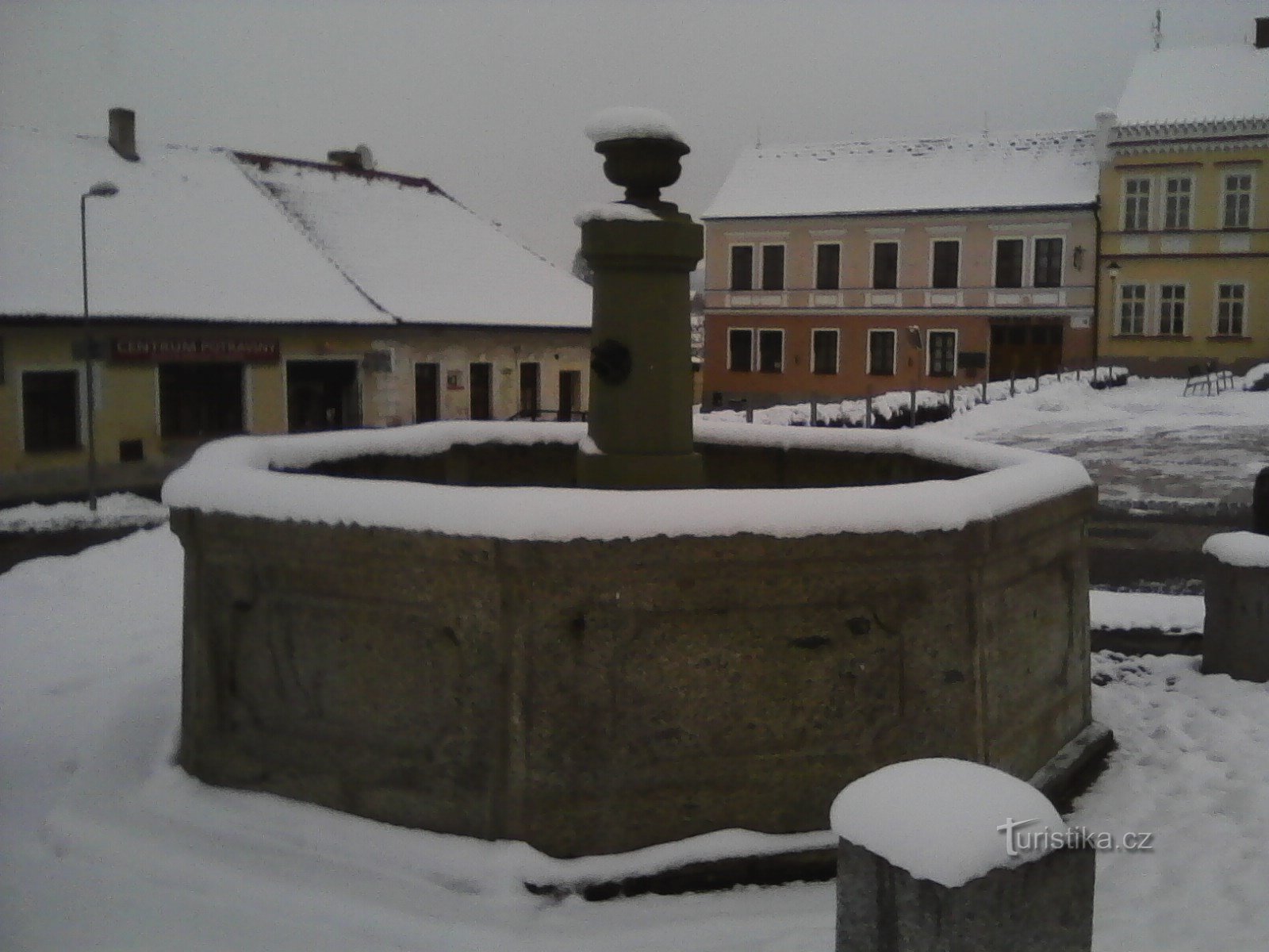 2. Fontana Prčická sulla piazza.