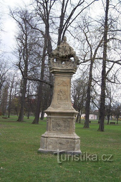 2. Columna de la Santísima Trinidad