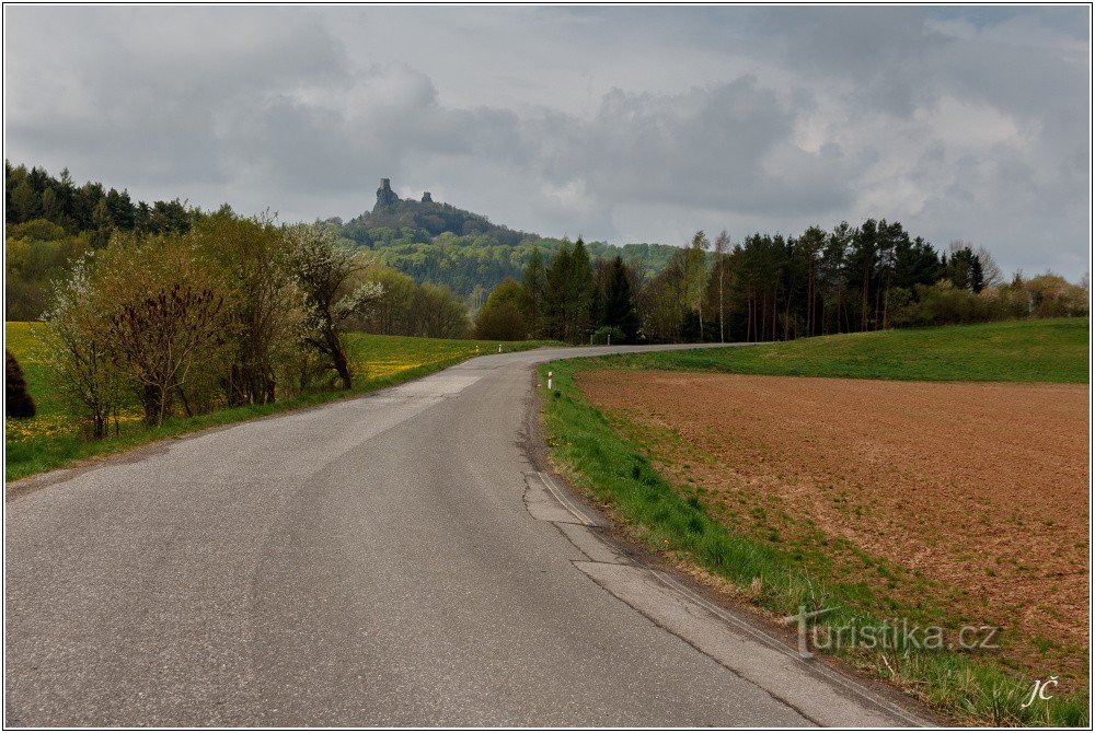 2-Detritos da estrada para Ktová