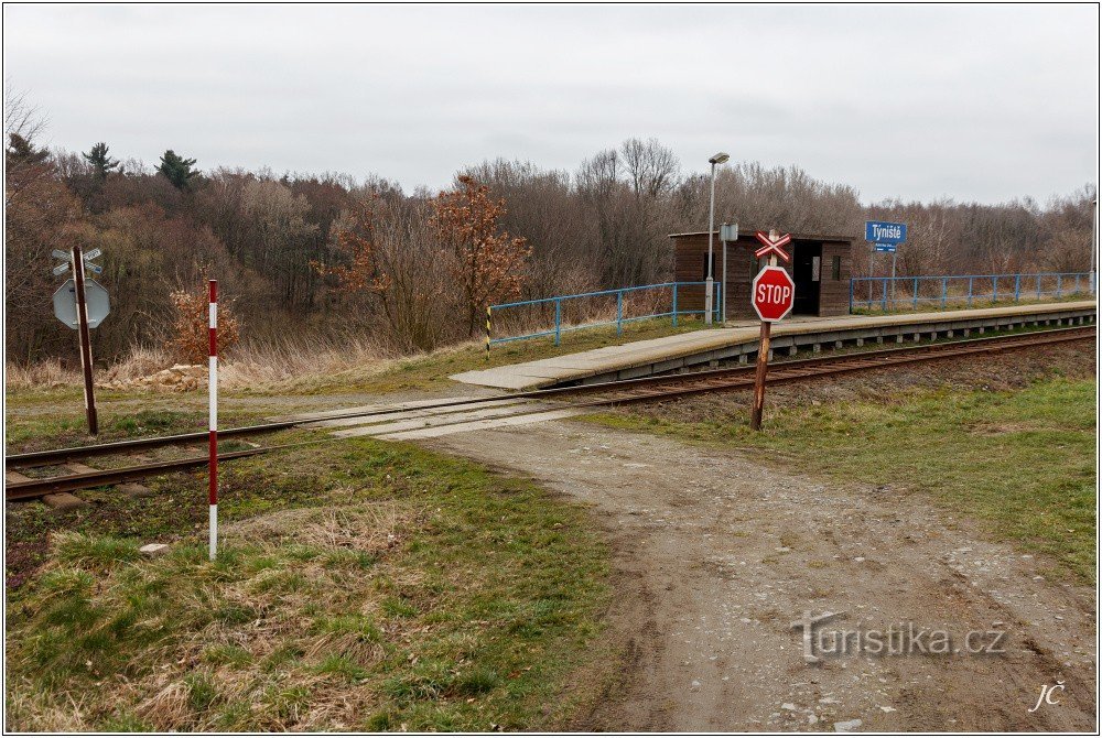 2-Týniště、電車の駅