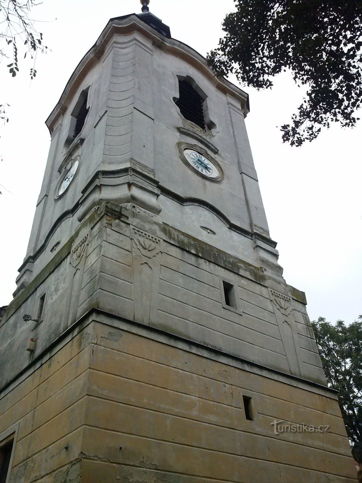 2. Tháp nhà thờ