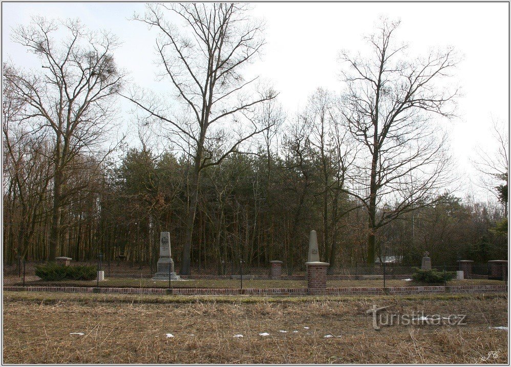 2 - Sotilaallinen hautausmaa