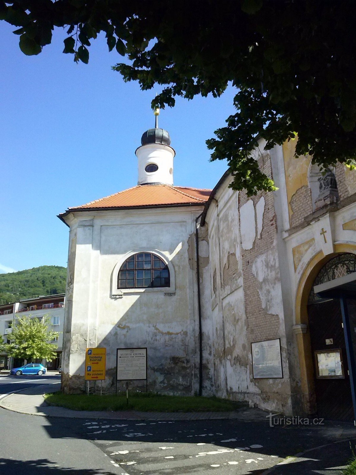 2. Entrada na basílica de peregrinação de Santa Maria das Dores