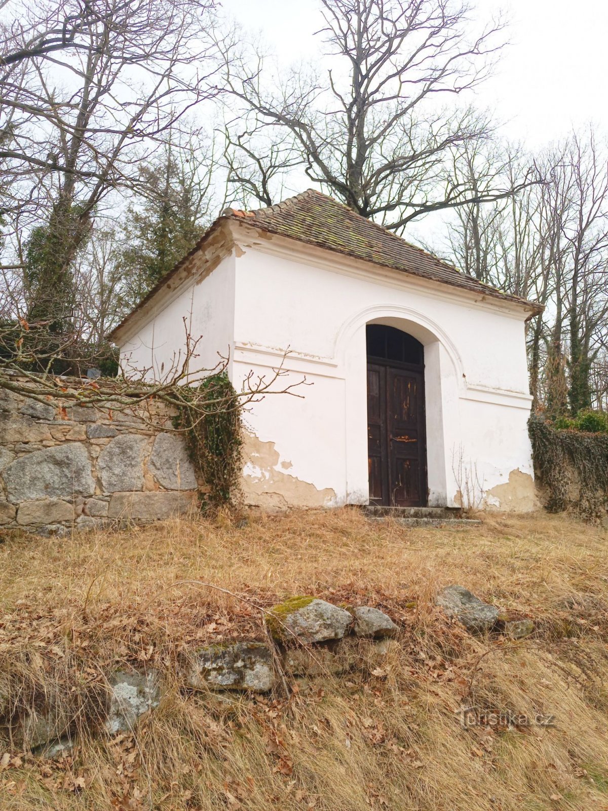 2. Erhaltene klassizistische Leichenhalle