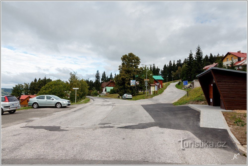 Arrêt de bus 2-Hotel Kubat