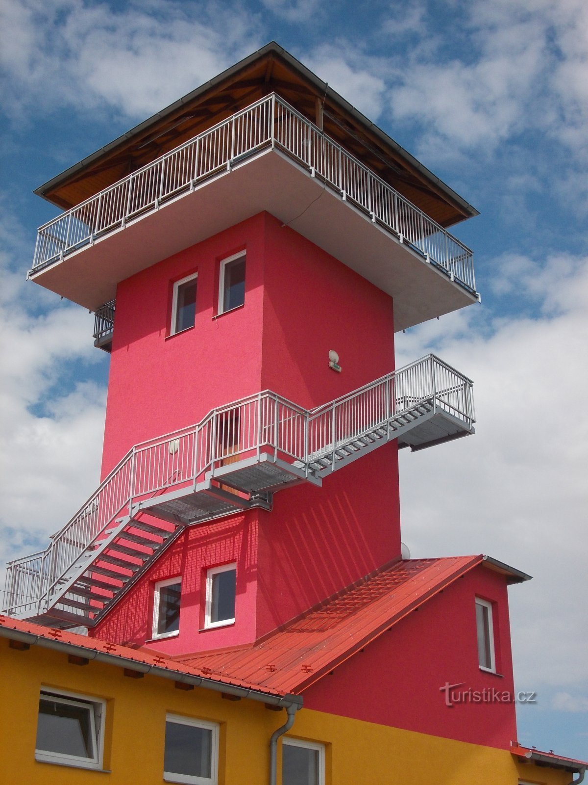 Tour de 21 mètres de haut