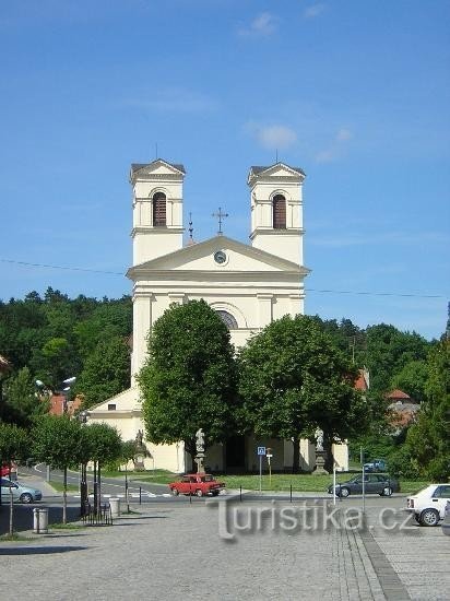 28) Bučovice - nhà thờ giáo xứ của Đức Mẹ Đồng trinh Mary