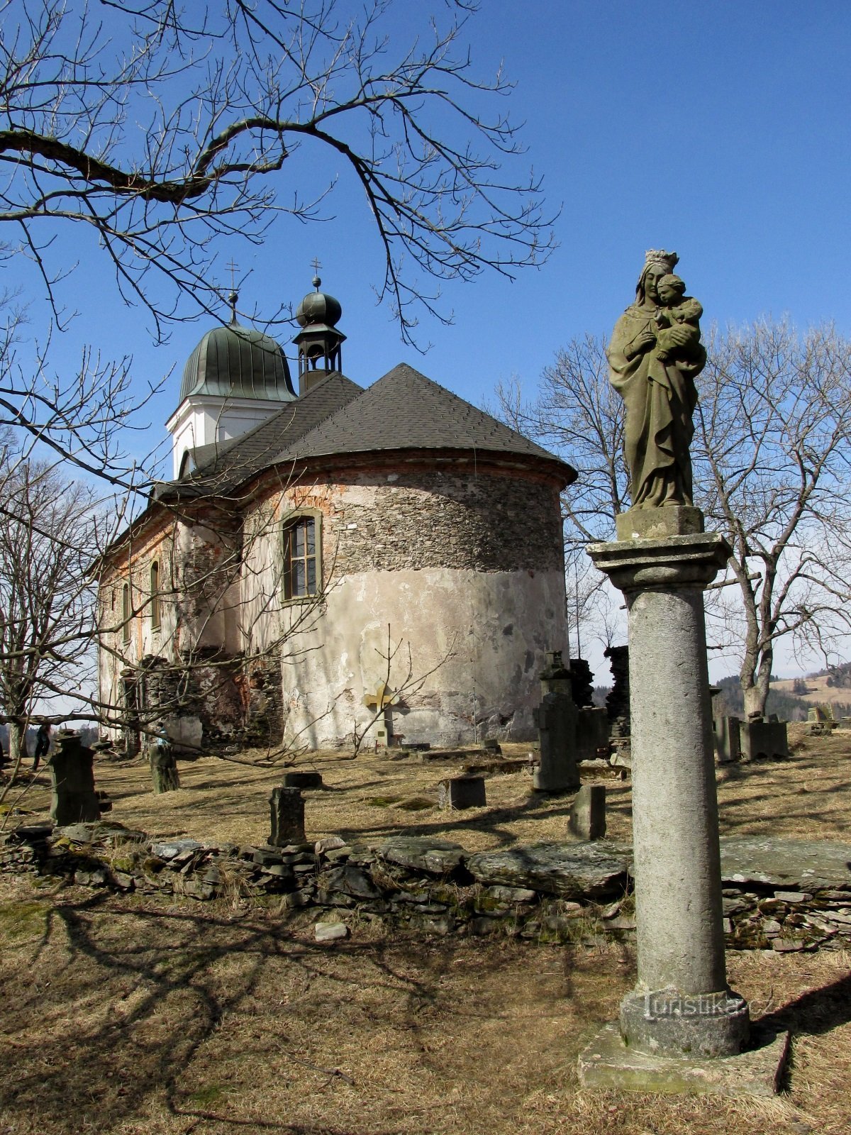 283 koponya. templom Szent Matthew. Jedlová, Deštné in Orlické hory.