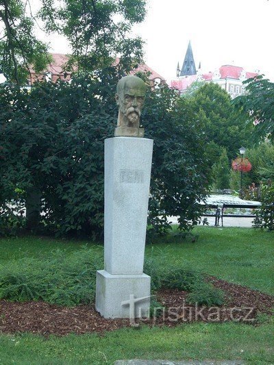 3. Buste de TGMasaryk dans le parc Šanovský