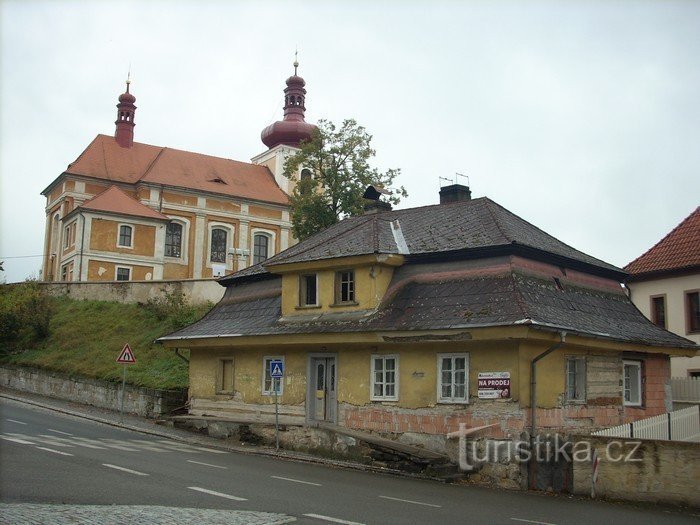 3. Egy másik nézet a templomról...