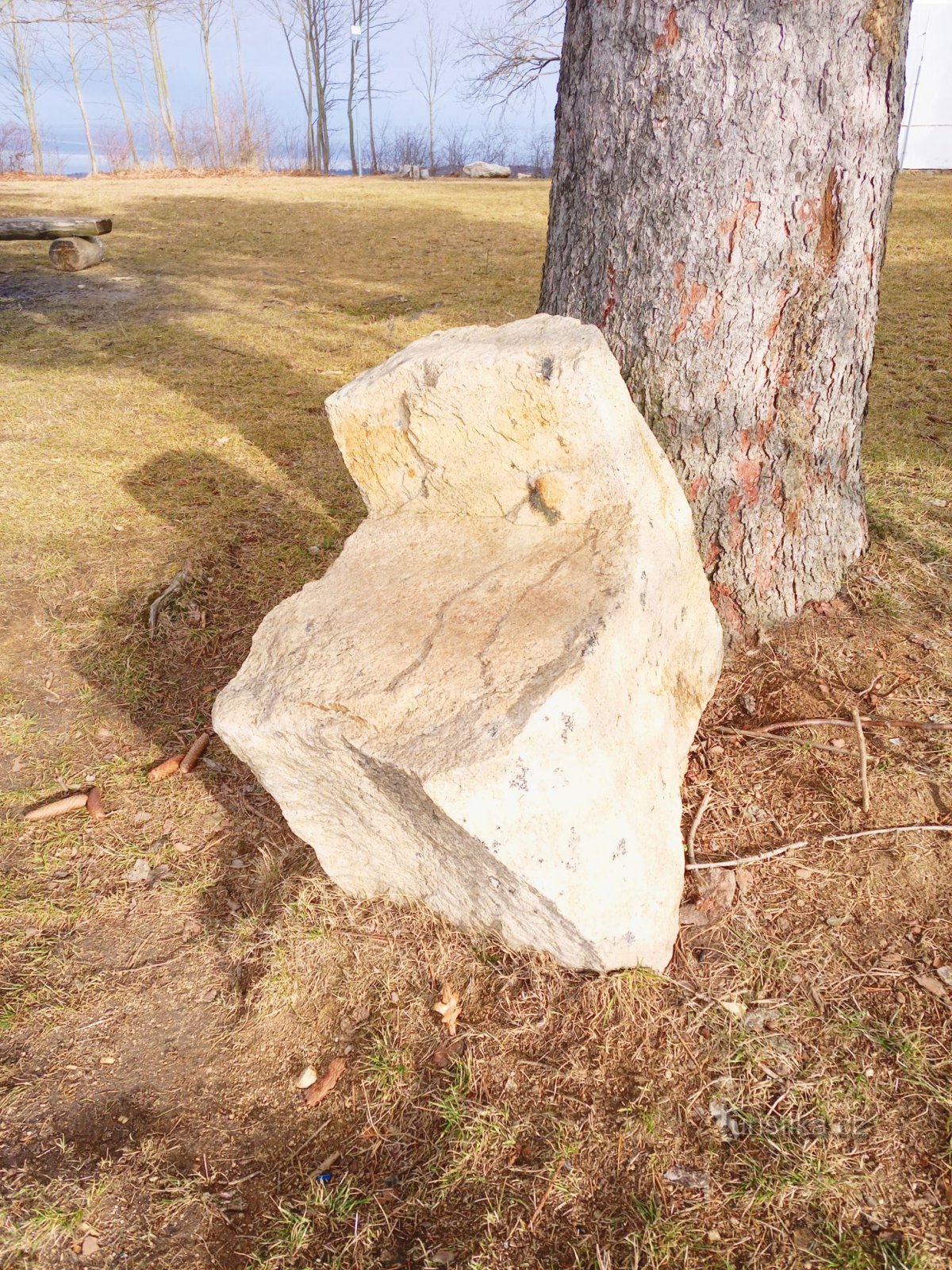 3. Scaun de piatră la locul de pelerinaj St. Maria Magdalena, JS 3