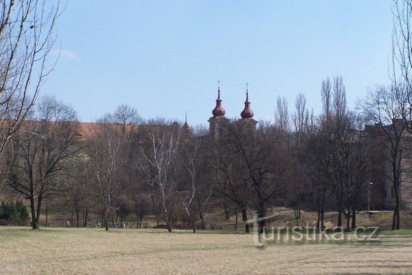 3. Crkva se već približava.....