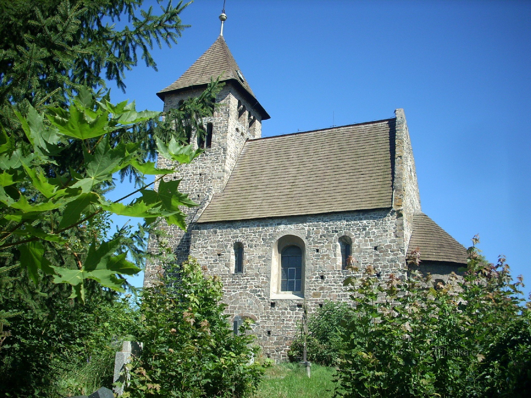 3. Église Saint-Pierre