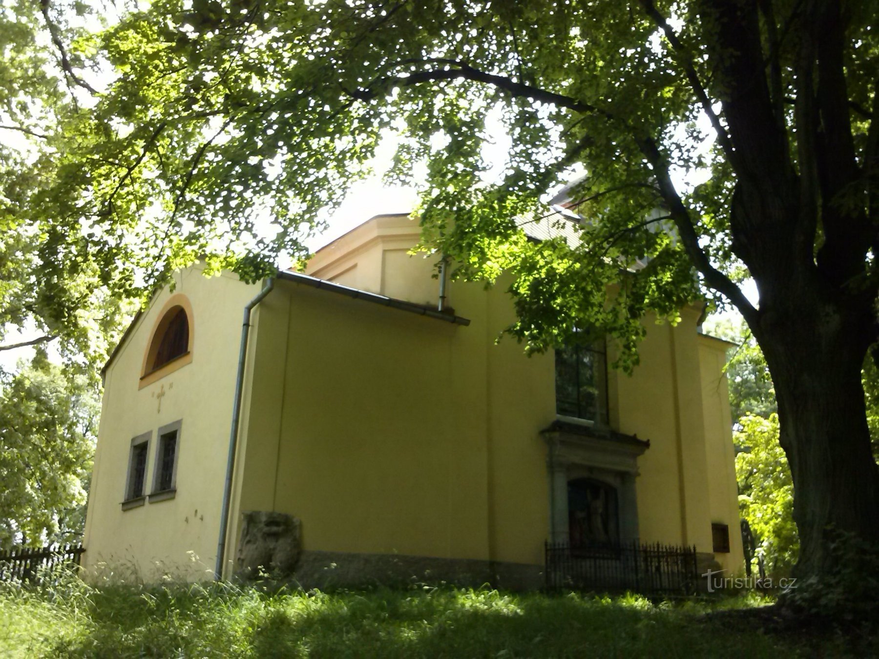 3. A igreja por outro ângulo