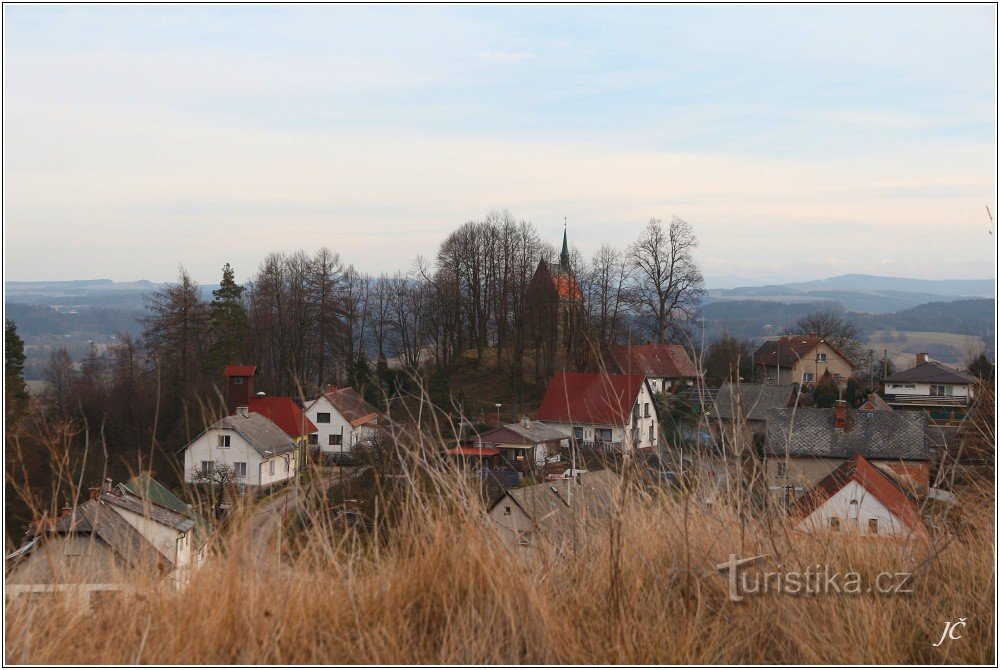 3-Lanšperk、城からの村