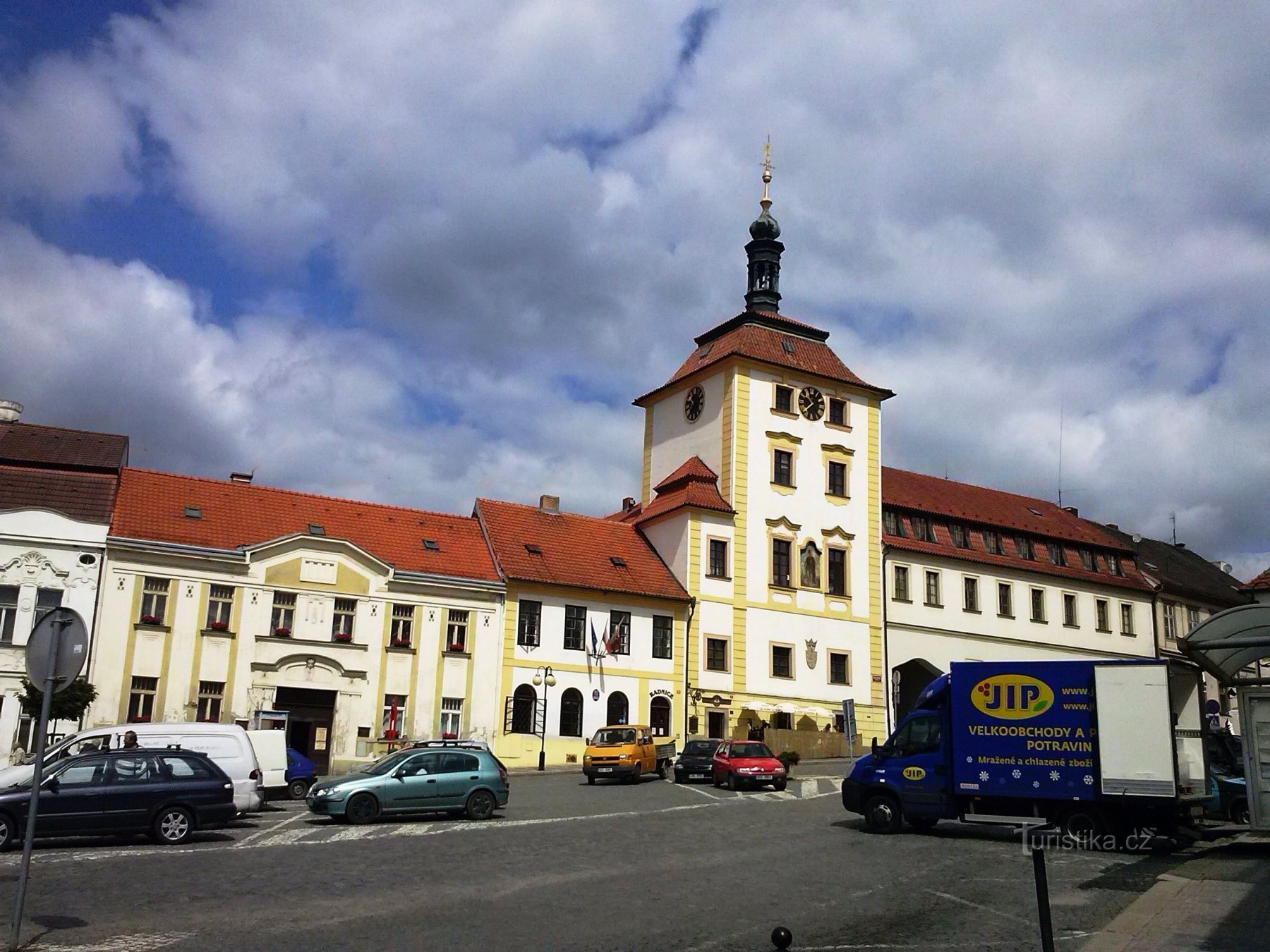 3. Masaryk-pladsen med rådhuset i Jílové