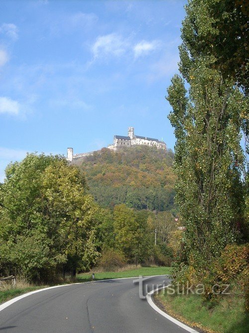 3.El hermoso castillo real...