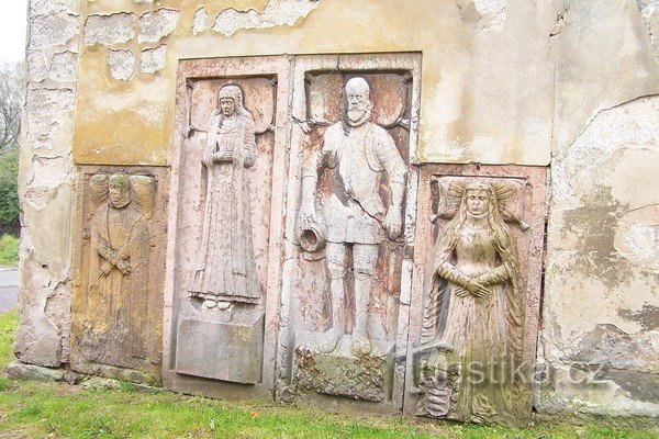 3. Gravstenar över några ägare till Stvolínek och Ronova