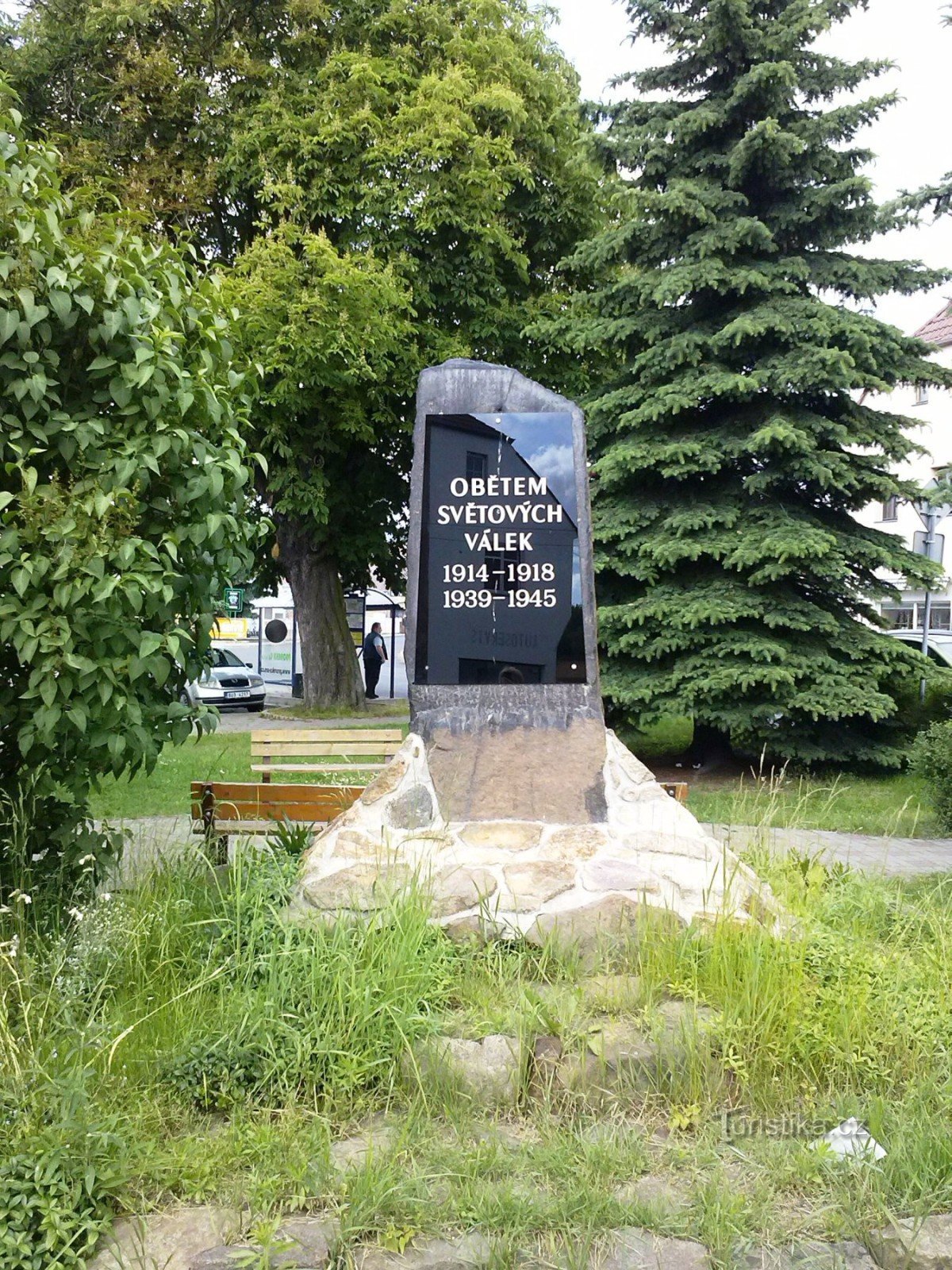 3. Mindesmærke i landsbyen for ofrene for verdenskrigene