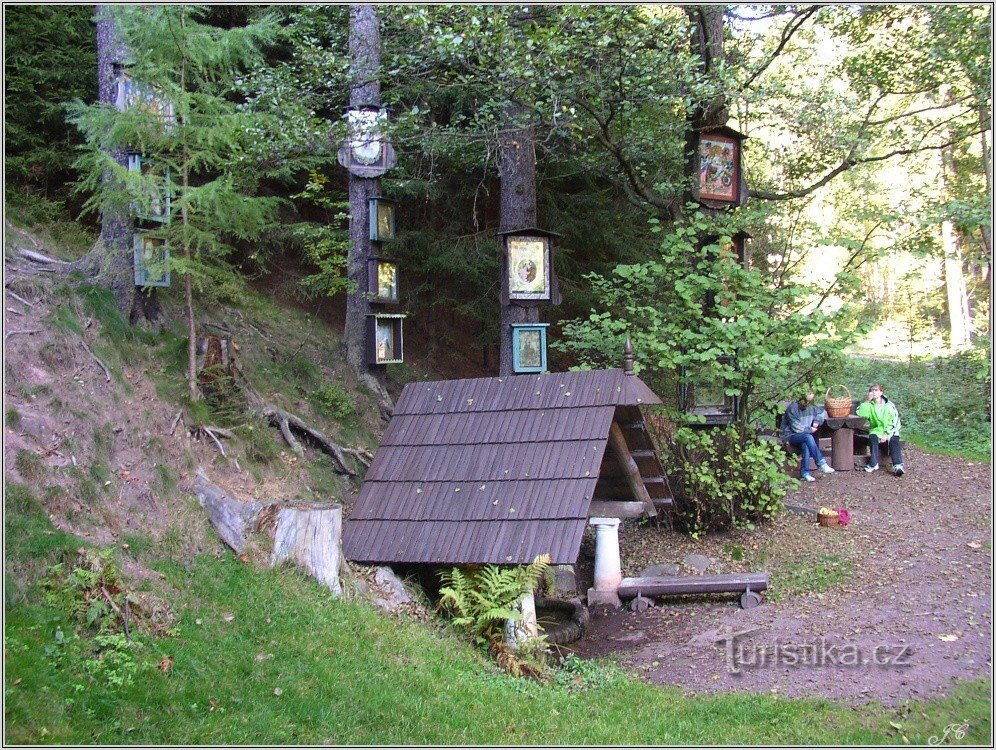 3-Skalák's well