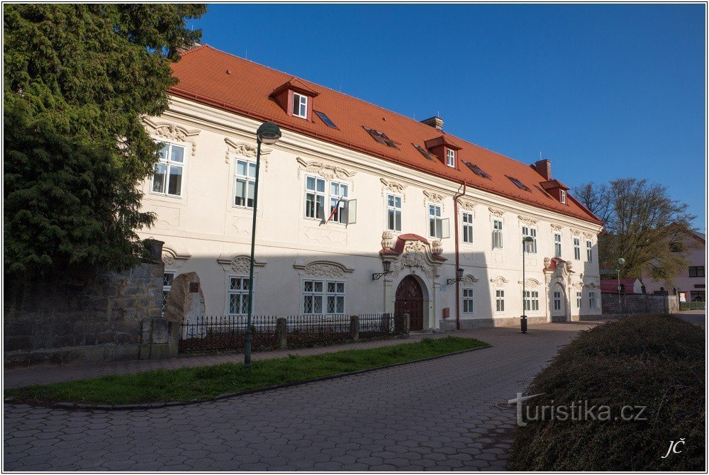 3-Teplice nad Metují, Dolny zamek