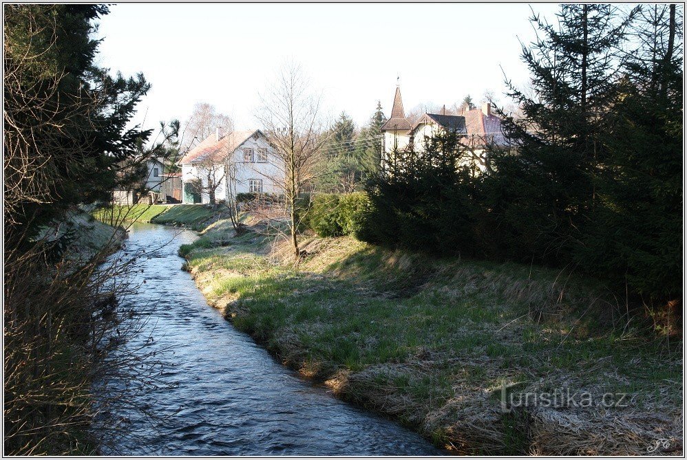 3-Teplice acima de Metuje, ao longo de Metuje