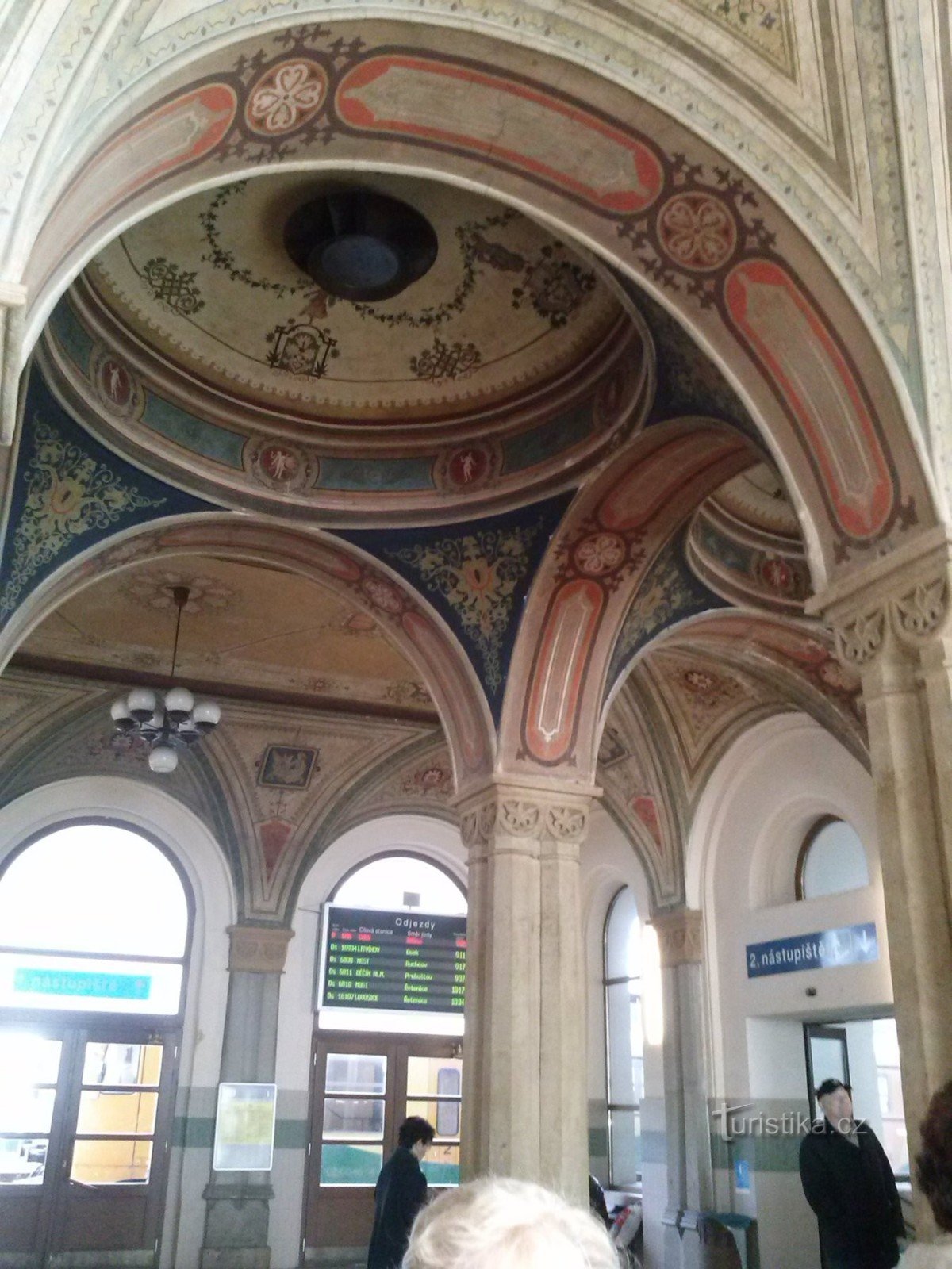 3. El vestíbulo de la estación de Teplice es un adorno de la estación, pero lamentablemente no de su edificio.