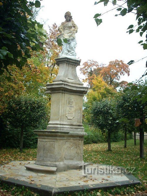 3. Ein genauerer Blick auf die Statue der Hl. Anna