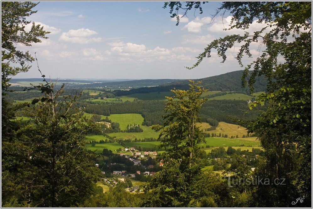 3-Vista dalla strada per Orešník