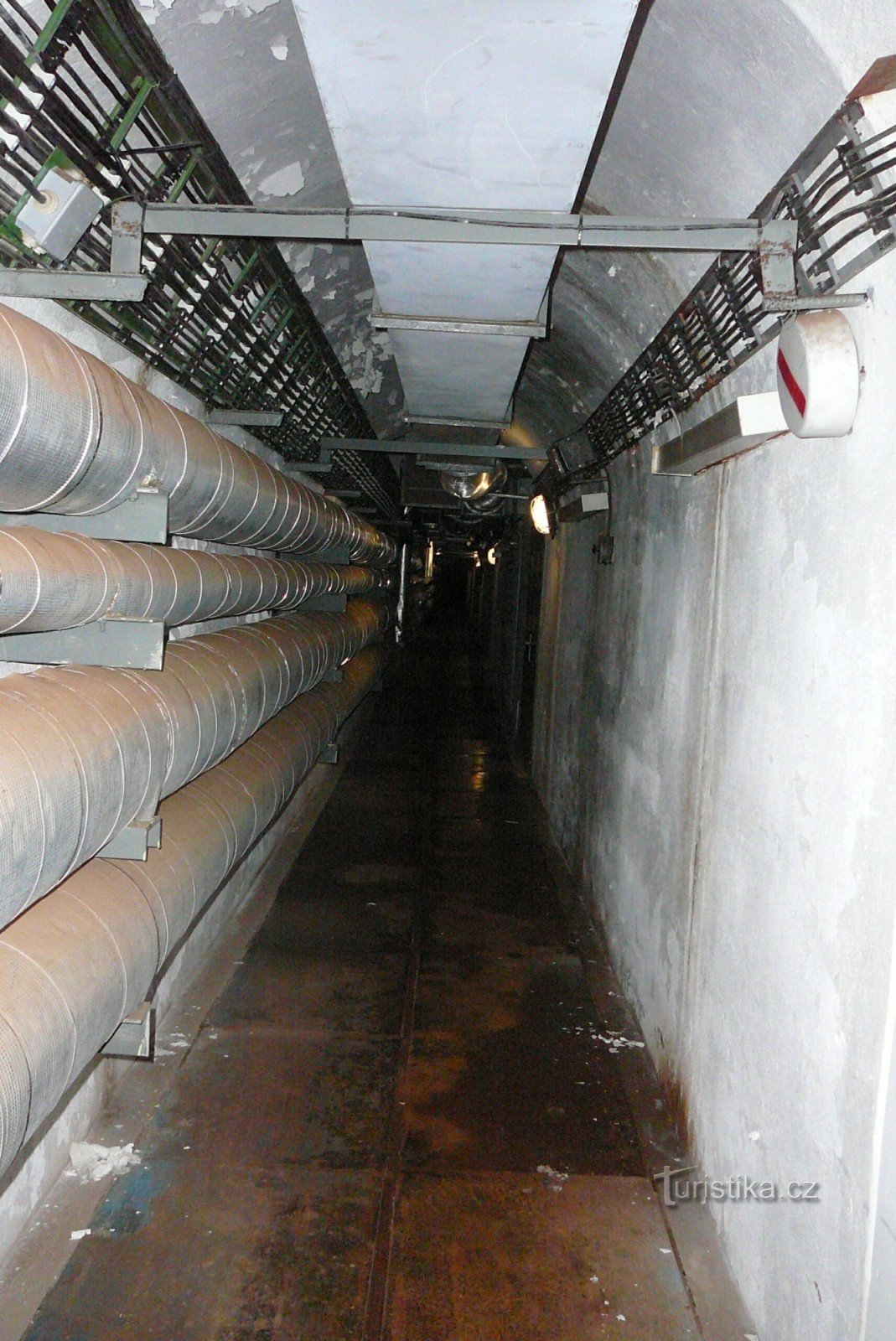 подземный переход длиной 600 метров